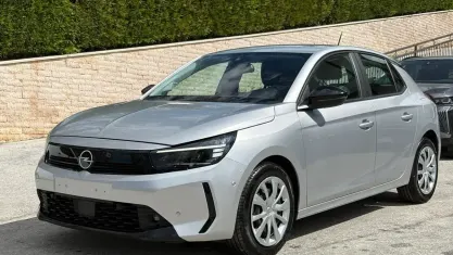 Usata Opel Corsa Edition 101 CV (74 kW) 2025 Grigio Utilitaria
