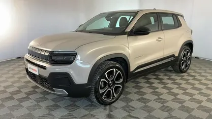 Usata Jeep Avenger Altitude 101 CV (74 kW) 2023 Beige SUV