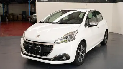 Usata Peugeot 208 Allure 82 CV (60 kW) 2016 Bianco Utilitaria