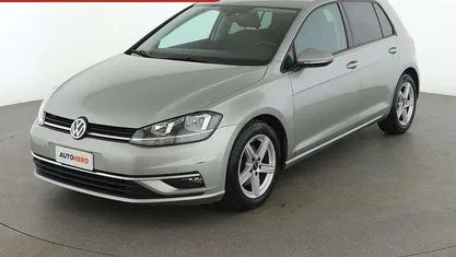 Grigio Usata 2018 VW Golf VII Highline Tre volumi | 16.599 € (Buon prezzo)