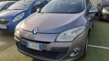Usata Renault Mégane Dynamique 110 CV (80 kW) 2010 Beige Berlina