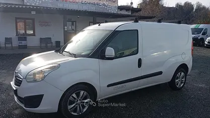 Bianco Usata 2015 Opel Combo Monovolume | 5900 € (Buon prezzo)