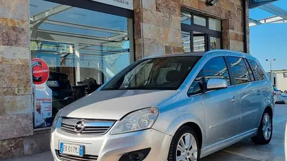 Usata Opel Zafira Tourer 130 CV (95 kW) 2011 Grigio Monovolume