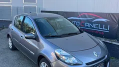 Grigio Usata 2010 Renault Clio II Dynamique Tre volumi | 3800 € (Buon prezzo)