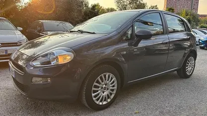 Usata 2025 Fiat Punto Lounge Tre volumi | 4999 €