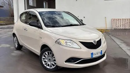 Usata Lancia Ypsilon 95 CV (69 kW) 2018 Beige Utilitaria