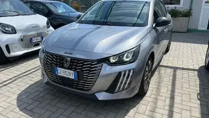 Usata Peugeot 208 Allure 102 CV (75 kW) 2025 Grigio Utilitaria