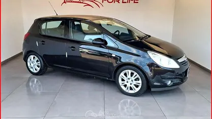 Nero Usata 2009 Opel Corsa Cosmo Tre volumi | 3900 € (Buon prezzo)