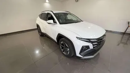 Uusi Hyundai Tucson 136 HP (100 kW) 2025 Harmaa Katumaasturi