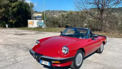 Begagnad Alfa Romeo Spider 101 HK (74 kW) 1987 Röd Cab