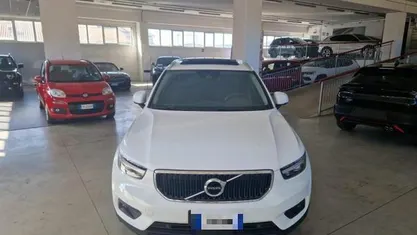 Usata 2020 Volvo XC40 Momentum SUV | 19.700 € (Buon prezzo)