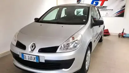 Usata Renault Clio II Dynamique 75 CV (55 kW) 2007 Grigio Berlina