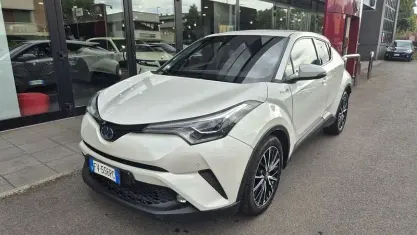 Usata Toyota C-HR Lounge 122 CV (89 kW) 2019 Bianco SUV