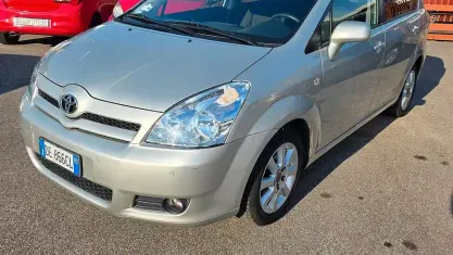 Usata Toyota Corolla Verso Sol 110 CV (80 kW) 2007 Grigio Monovolume