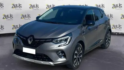 Usata Renault Captur Techno 143 CV (105 kW) 2023 Grigio SUV