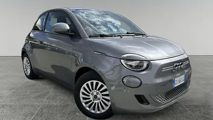 Grigio scuro Usata 2023 Fiat 500e Action Tre volumi | 17.790 € (Buon prezzo)