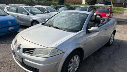 Usata Renault Mégane Cabriolet Dynamique 112 CV (82 kW) 2007 Argento Cabrio