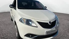 Biały Używany 2017 Lancia Ypsilon Silver Hatchback | 8900 € (Uczciwa cena)