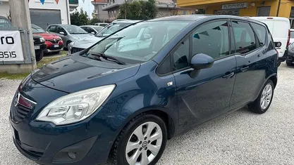 Usata Opel Meriva Cosmo 95 CV (69 kW) 2011 Blu Monovolume