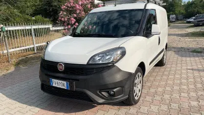 Usata Fiat Doblò 120 CV (88 kW) 2019 Bianco pastello Monovolume
