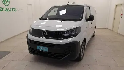 Usata Opel Vivaro 144 CV (105 kW) 2024 Bianco Monovolume