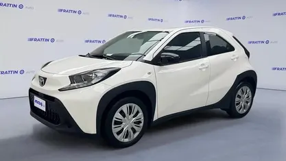 Usata Toyota Aygo X Active 72 CV (52 kW) 2025 Bianco SUV