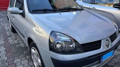 Usata Renault Clio II Privilege 75 CV (55 kW) 2003 Berlina