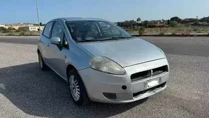 Usata Fiat Grande Punto Dynamic 75 CV (55 kW) 2008 Grigio Utilitaria