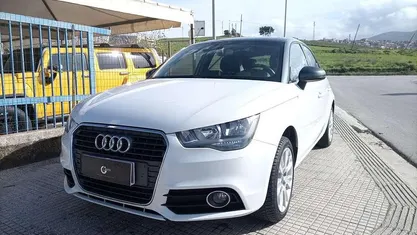 Bianco Usata 2014 Audi A1 Sportback Ambiente Due volumi | 10.500 € (Buon prezzo)