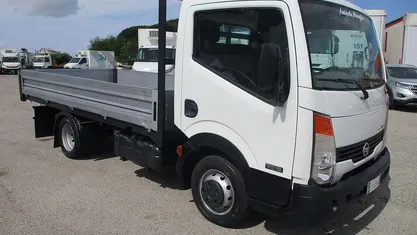 Usata Nissan Cabstar 131 CV (96 kW) 2011 Bianco Pick-up
