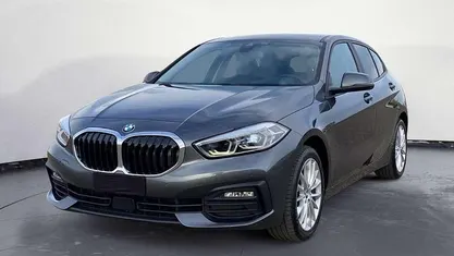 Grigio Usata 2021 BMW 118 Advantage Due volumi | 25.900 € (Buon prezzo)