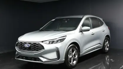 Usata Ford Kuga ST-Line 151 CV (111 kW) 2025 Solar silver SUV
