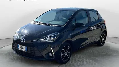 Nero Usata 2018 Toyota Yaris Hybrid Active Tre volumi | 12.900 € (Buon prezzo)