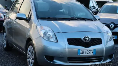 Usata Toyota Yaris 90 CV (66 kW) 2006 Grigio Berlina
