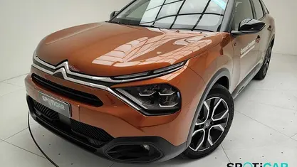 Usata Citroën e-C4 Feel 100 kW (136 CV) 2022 Arancione Berlina