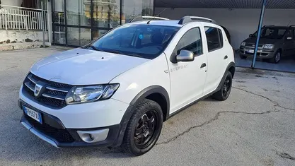 Usata Dacia Sandero 90 CV (66 kW) 2016 Berlina