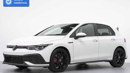 Begagnad VW Golf VIII GTI Clubsport 300 HK (220 kW) 2024 Vit Halvkombi