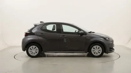 Usata Toyota Yaris Hybrid Business Edition 116 CV (85 kW) 2021 Grigiogrigio Utilitaria