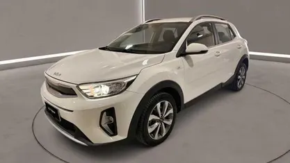 Bianco Usata 2022 Kia Stonic Style SUV | 16.300 € (Buon prezzo)