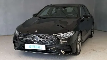 Usado Mercedes A180 AMG line 136 CV (100 kW) 2025 Negro Berlina