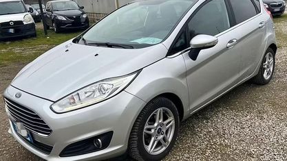 Usata Ford Fiesta Titanium 75 CV (55 kW) 2014 Grigio Utilitaria