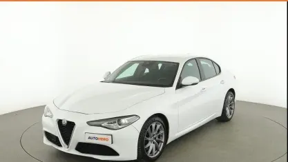 Begagnad Alfa Romeo Giulia 150 HK (110 kW) 2018 Vit Sedan