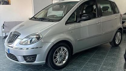 Usata Lancia Musa 95 CV (69 kW) 2012 Argento Monovolume