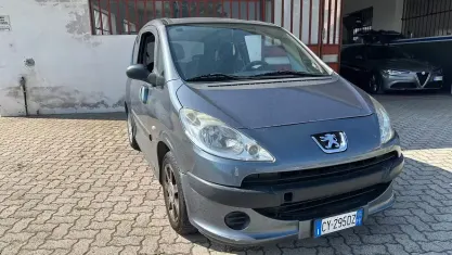 Usata Peugeot 1007 68 CV (50 kW) 2005 Blu Monovolume