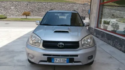 Usata Toyota RAV4 116 CV (85 kW) 2004 Grigio SUV