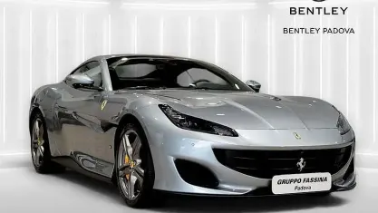 Usata Ferrari Portofino 600 CV (441 kW) 2019 Grigio titanio metallizzato Cabrio