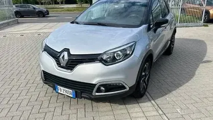 Usata Renault Captur Intens 90 CV (66 kW) 2015 Grigio SUV