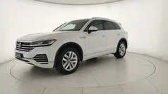 Pure white Usata 2020 VW Touareg Elegance SUV | 42.900 € (Buon prezzo)