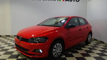 Rosso passione Usata 2019 VW Polo Comfortline Tre volumi | 11.500 € (Ottimo prezzo)