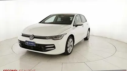 Bianco Nuova 2025 VW Golf VIII Edition Tre volumi | 35.200 € (Buon prezzo)